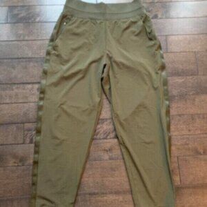 Athleta Cropped Tech Pants